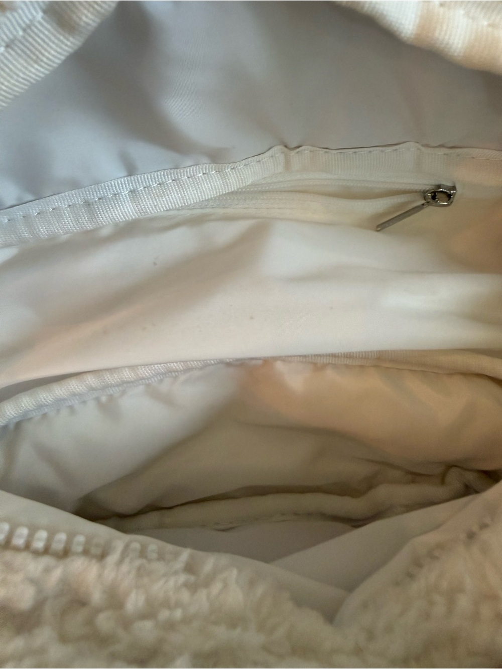 Alo. Sherpa Explorer Fanny Pack. White. - Picture 6 of 10